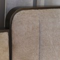 Luxusní moderní šedá čalouněná postel Verona s velkým prošívaným čelem ze tří částí s kovovým lemem 325 cm