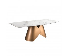 Luxusní glamour bílý obdélníkový jídelní stůl Forma Moderna z porcelánu s mramorovým vzorem s bronzovou nohou 240 cm