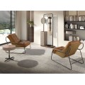 Luxusní designové křeslo Rotho s hnědým potahem z pravé kůže s prošíváním a štíhlou tmavou kovovou konstrukcí 72 cm