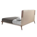 Luxusní moderní manželská postel Charmoin s béžovým čalouněným čelem z ekokůže s ořechově hnědým masivním rámem 188 cm