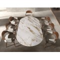 Luxusní moderní oválný jídelní stůl Vita Naturale z bílého porcelánu s mramorovým vzorem s nohou z hnědého dřeva 240 cm