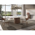 Luxusní moderní oválný jídelní stůl Vita Naturale z bílého porcelánu s mramorovým vzorem s nohou z hnědého dřeva 240 cm