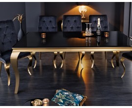 Luxusní barokní jídelní souprava v artdeco stylu v moderním provedení černo zlaté barvy s opálovou skleněnou deskou stolu s prošívanými čalouněnými židlemi s ozdobnými knoflíky a konzolí se zlatými nožičkami