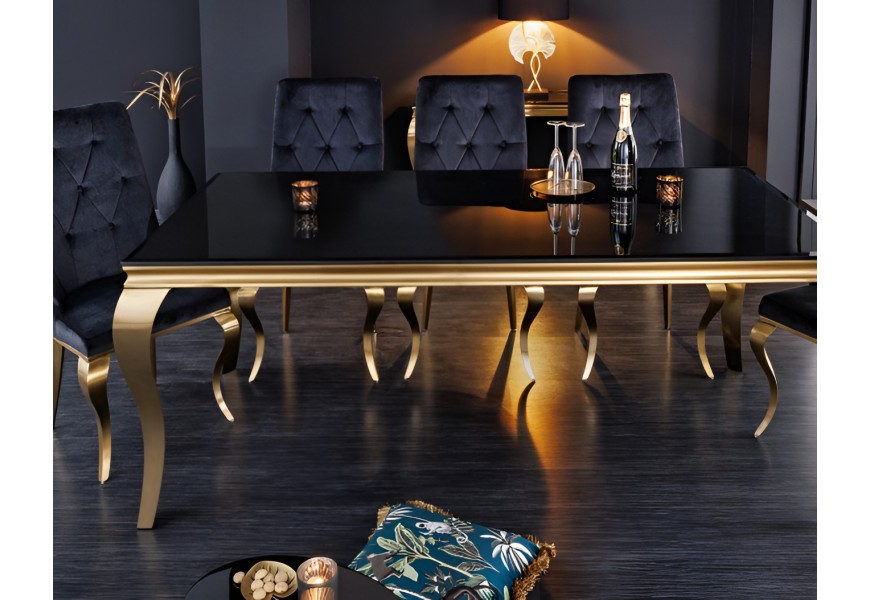 Luxusní barokní jídelní souprava v artdeco stylu v moderním provedení černo zlaté barvy s opálovou skleněnou deskou stolu s prošívanými čalouněnými židlemi s ozdobnými knoflíky a konzolí se zlatými nožičkami