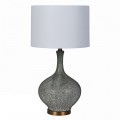 Designová glamour stolní lampa Reya s keramickou podstavou s úzkým hrdlem se strukturou šagrenové kůže v zelené a bílé barvě se zlatým podstavcem a bílým textilním válcovitým stínítkem