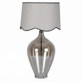 Moderní skleněná chromová stolní lampa Silivano s průhlednou lesklou nohou s hnědým tónováním a kovovou konstrukcí s šedým kulatým textilním stínítkem s černým lemováním a zvlněnou spodní částí