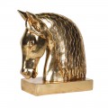 Glamour designov&aacute; socha Harold ve zlat&eacute; barvě v podobě hlavy koně s leskl&yacute;m povrchem s kovov&yacute;m vzhledem 26 cm