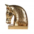 Glamour designov&aacute; socha Harold ve zlat&eacute; barvě v podobě hlavy koně s leskl&yacute;m povrchem s kovov&yacute;m vzhledem 26 cm
