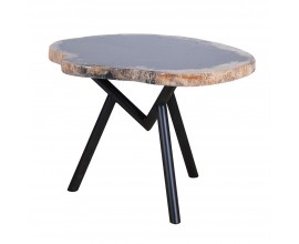 Designov&yacute; konferenčn&iacute; stolek Helup s vrchn&iacute; asymetrickou deskou ze zkameněl&eacute;ho dřeva v &scaron;edohněd&eacute; barvě s nožičkami v čern&eacute; barvě z kovu