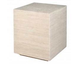 Designový mramorový stolek Cube Travertino v krémovém odstínu s travertinovým vzorem a kamennou strukturou ve tvaru kvádru s nízkou podstavou
