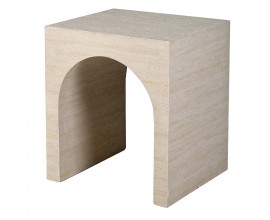 Moderní mramorový příruční stolek Cube Travertino s obloukovým designem v krémové barvě 52 cm