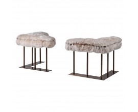 Luxusn&iacute; sada glamour z&aacute;bradl&iacute; ke krbu Nova v rohov&eacute;m tvaru z ovč&iacute; vlny v kr&eacute;mov&eacute; barvě s mosaznou kovovou konstrukc&iacute;