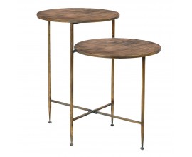 Vintage kulatý měděný dvouúrovňový příruční stolek Orvella se čtyřmi nožičkami spojenými příčkou ve tvaru X ze železa s povrchovou dry-wash úpravou s patinovými detaily