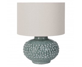 Designová keramická stolní lampa Gladis s kulatou keramickou podstavou s reliéfními kulatými výběžky v pastelové tyrkysově modré barvě s lesklou glazurou s kulatým stínítkem s lněné textilie v bílé barvě