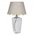 Venkovská skleněná noční lampa Bella Verde s průhlednou nohou se lněným stínítkem v béžové barvě a zeleným lemem