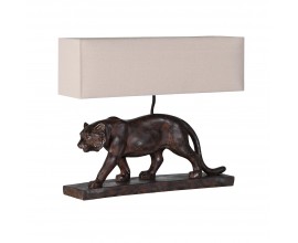 Venkovsk&aacute; designov&aacute; stoln&iacute; lampa Leonardo s motivem lva z pryskyřice v hněd&eacute; barvě s obd&eacute;ln&iacute;kovou podstavou a konopn&yacute;m st&iacute;n&iacute;tkem v b&eacute;žov&eacute; barvě