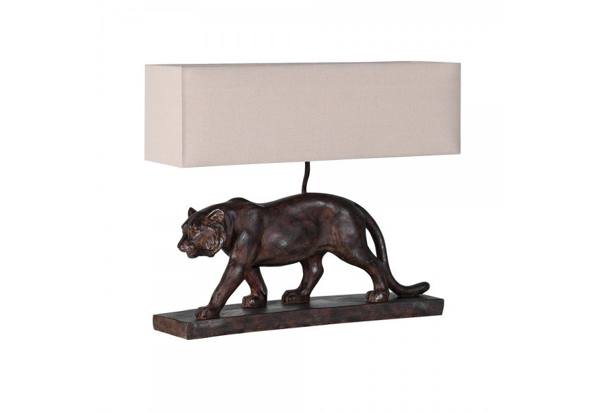 Venkovská designová stolní lampa Leonardo s motivem lva z pryskyřice v hnědé barvě s obdélníkovou podstavou a konopným stínítkem v béžové barvě