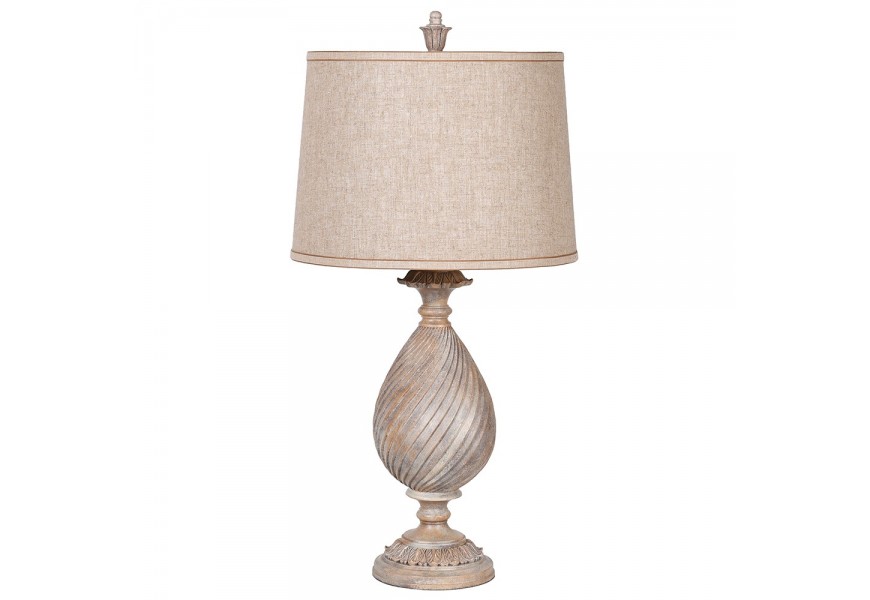 Klasická provensálská stolní lampa Estella s vyřezávanou podstavou s diagonálním reliéfem a rostlinnou výzdobou ve starožitném patinovaném provedení s válcovitým stínítkem z textilu v béžové barvě