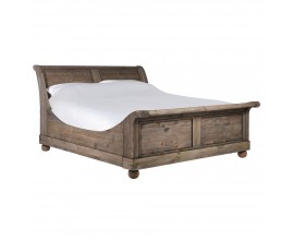 Luxusní vintage manželská postel Helmar z recyklovaného masivního dřeva v naturální hnědé barvě s přiznanou strukturou letokruhů s jemnou patinou s kulatými nožičkami se zvýšenou patou a čelem s vyhnutou vrchní částí