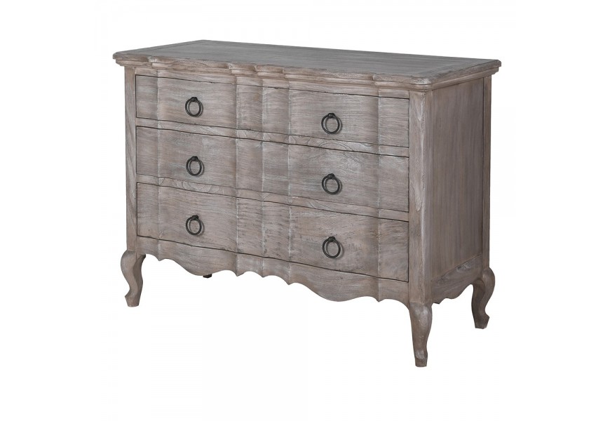 Klasická masivní komoda Château Gris v šedé barvě se třemi zásuvkami s vyřezáváním a kabriolovými nožičkami