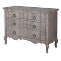 Klasická masivní komoda Château Gris v šedé barvě se třemi zásuvkami s vyřezáváním a kabriolovými nožičkami