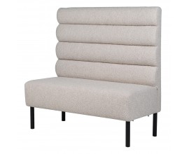 Luxusní béžová designová lavice Belva s prodlouženou zádovou opěrkou s buklé čalouněním s obdélníkovou sedací částí s dřevěnými nožičkami ze dřeva