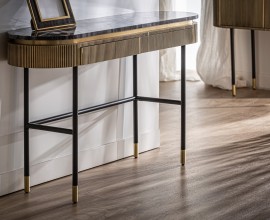 Kolekce luxusního zlatýho glamour nábytku Chamoix