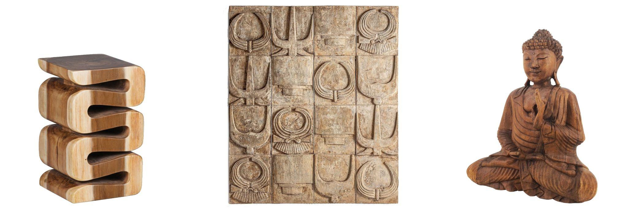 Luxusní doplňky ze dřeva suar moderní zvlněný příruční stolek Rosario s výraznou kresbou a dekorativní masivní nástěnný panel Polisa s motivem egyptských ornamentů a etno vyřezávaná dřevěná soška Buddha v podobě sedícího Buddhy