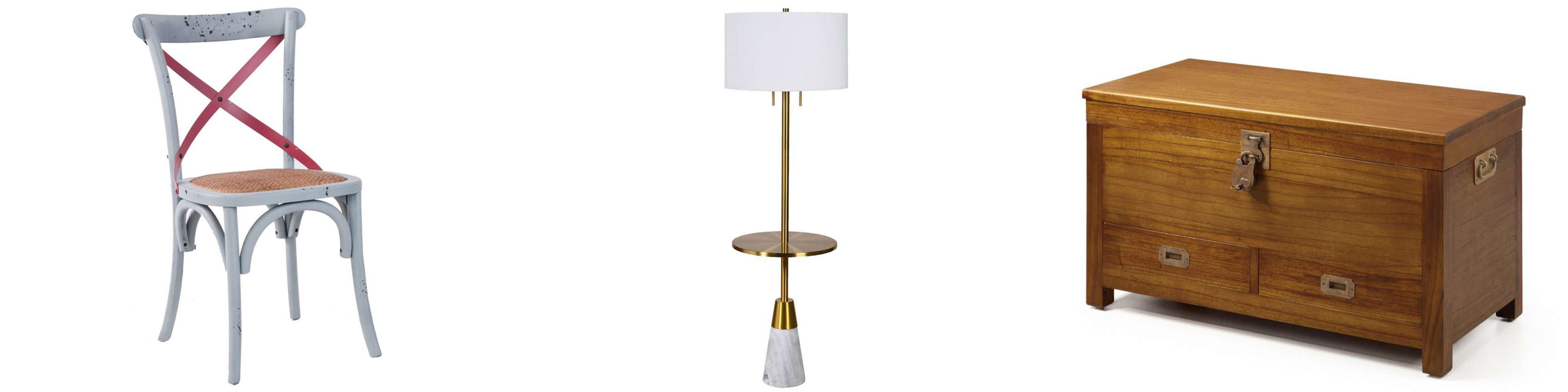 Vintage židle a stojací lampa s odkládacím stolkem a dřevěná designová truhlice