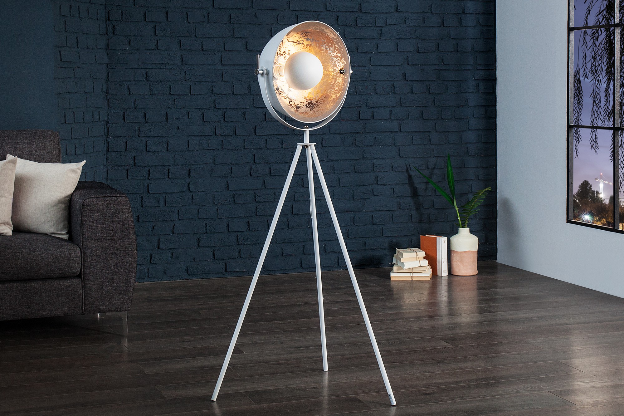 Estila Originální moderní stojací lampa Studio 140cm bílá / stříbrná