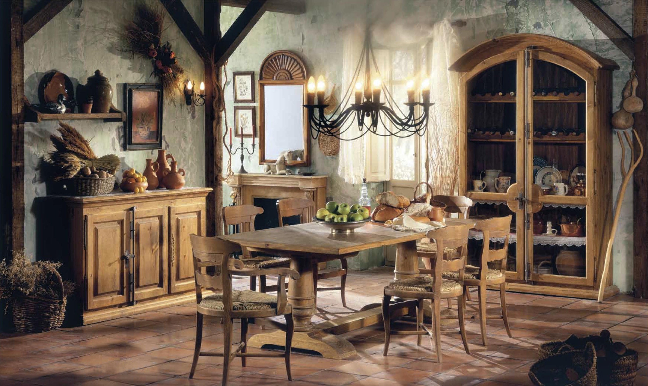 Luxusní rustikální jídelna ve venkovském stylu v přírodním dřevěném provedení