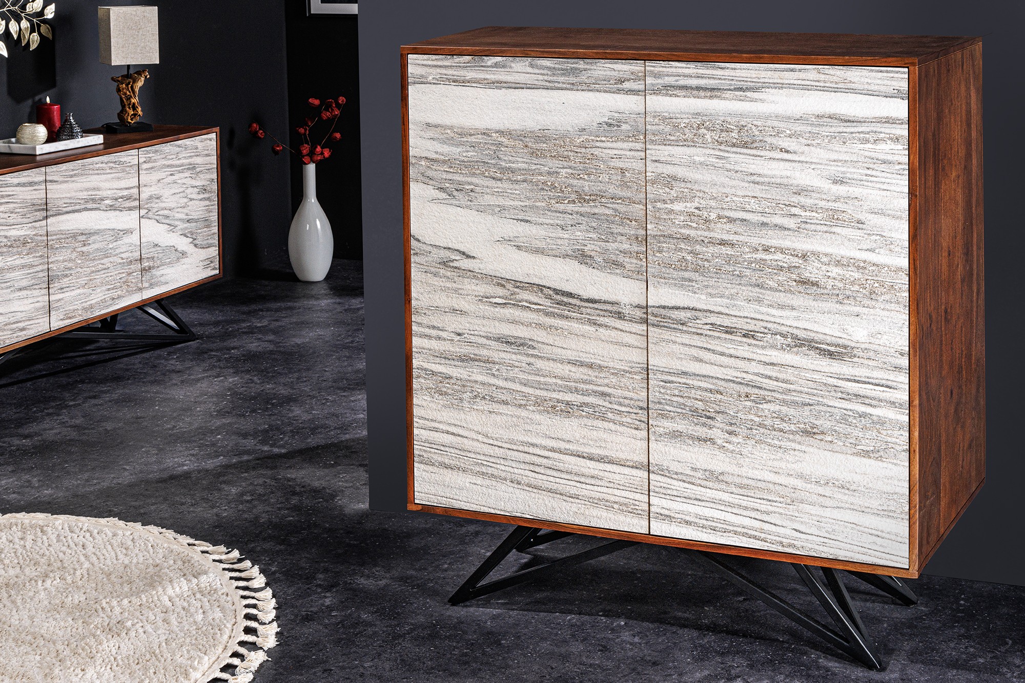 Estila Moderní příborník Elentia v art deco stylu z akáciového masivu s designem mramoru 120 cm