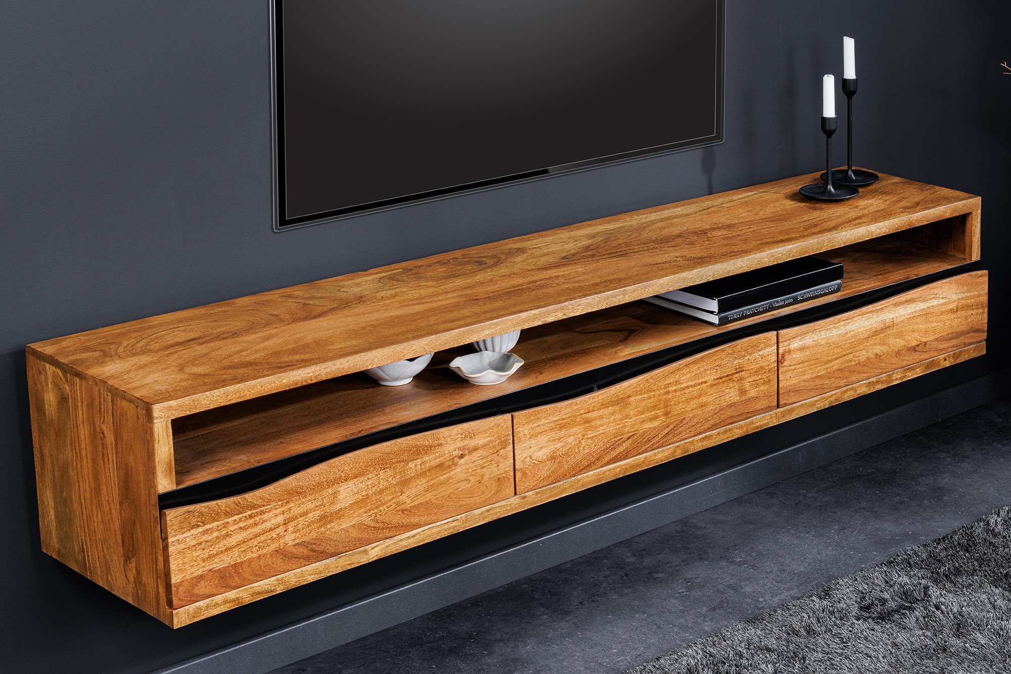 Estila Designový retro nástěnný TV stolek Mammut z masivního akáciového dřeva se třemi zásuvkami a jednou dlouhou poličkou 160cm