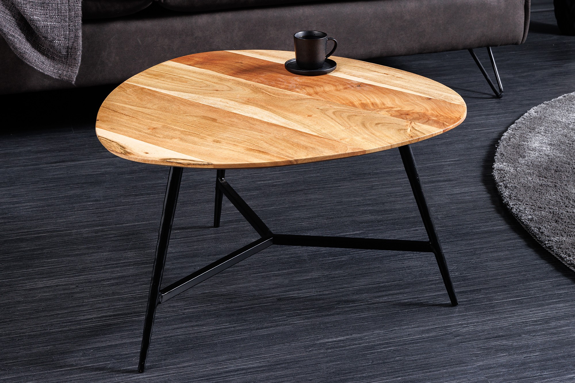 Estila Moderní světlý hnědý trojúhelníkový konferenční stolek Dalbergio s vrchní deskou z masivního akáciového dřeva 60 cm