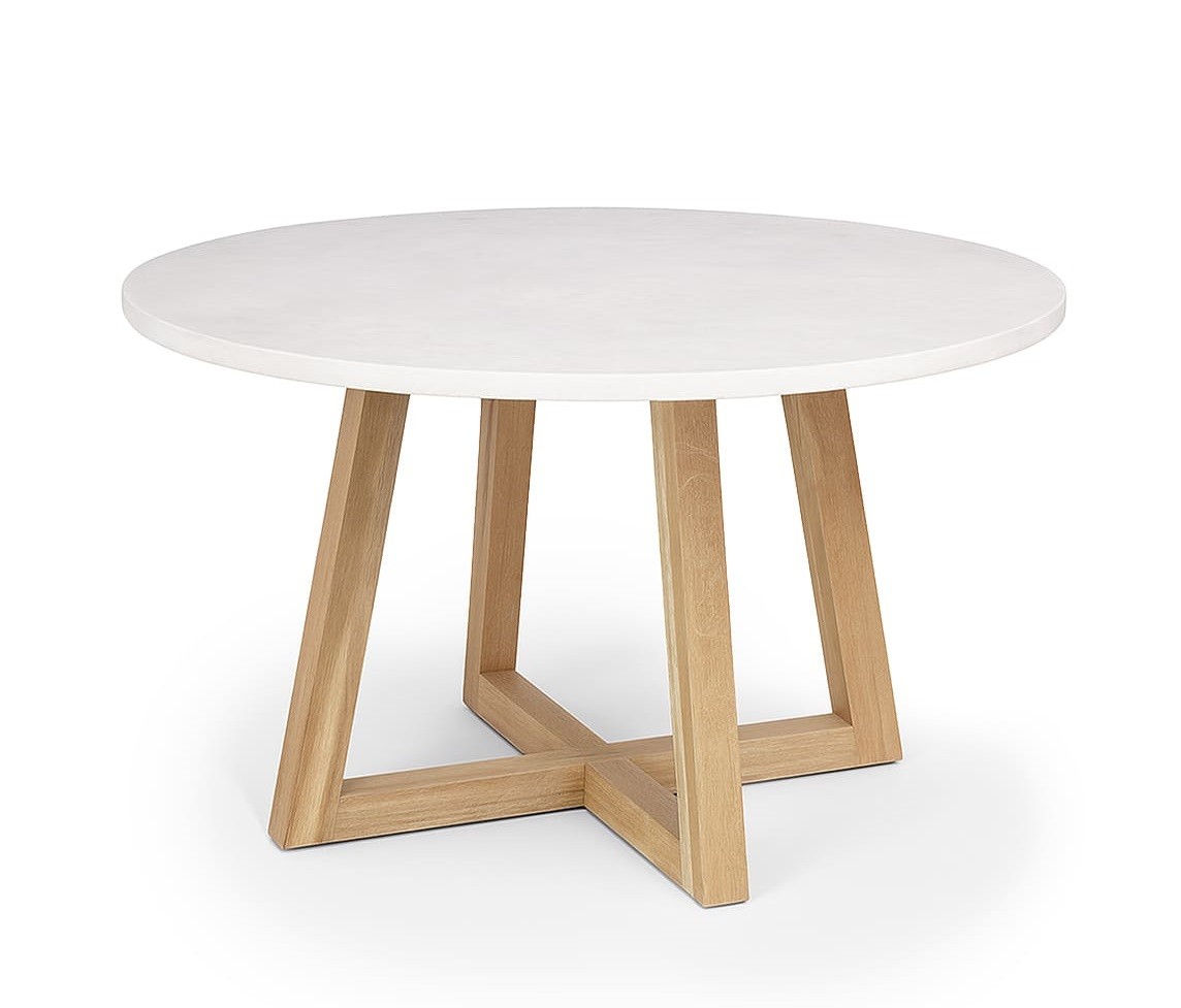 Estila Luxusní moderní kulatý jídelní stůl Zoia s bílou vrchní deskou z mikrocementu a hnědou dřevěnou podstavou 140 cm